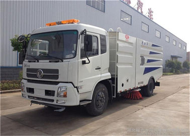 Porcellana Camion della spazzatrice di vuoto di RHD Dongfeng 4x2, 4000 litri della strada di macchina di pulizia fornitore