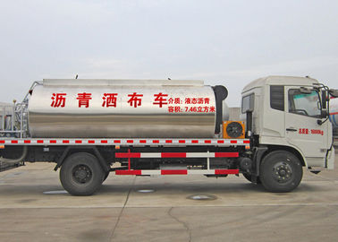 Porcellana Camion del distributore commerciale dell'asfalto di Sinotruk Dongfeng 4X2, camion cisterna del bitume di 6,7 CBM fornitore