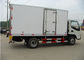 JAC 4x2 ha refrigerato il camion della scatola 5 tonnellate parete interna/esterna di vetroresina per alimento congelato fornitore