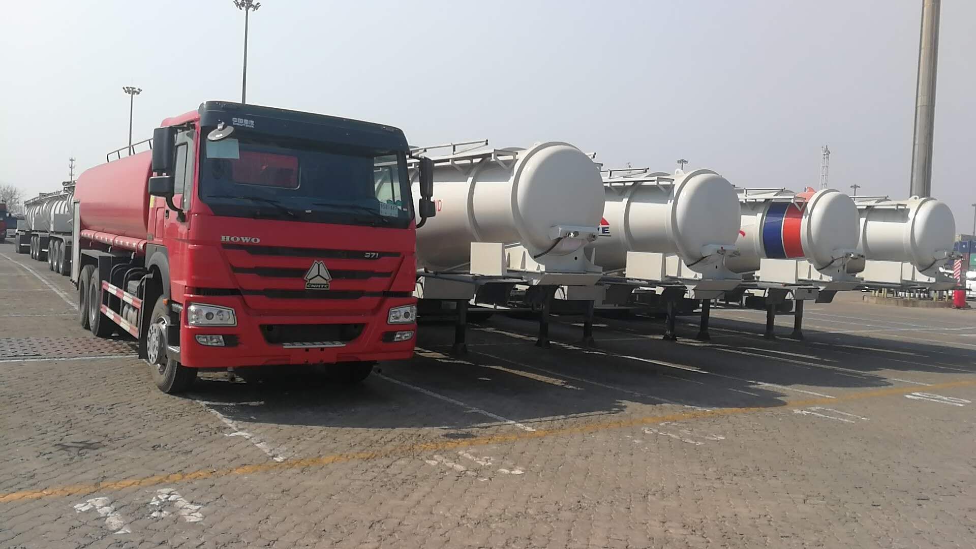 Ultimi blog aziendali su il rimorchio acido V tipo dell'autocisterna di 19 unità ha esportato nello Zambia e le unità 1 infornano il camion dello spruzzatore esportato nel Congo
